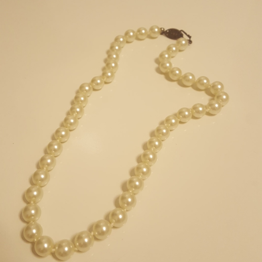 Elegant Classic Pearl Necklace